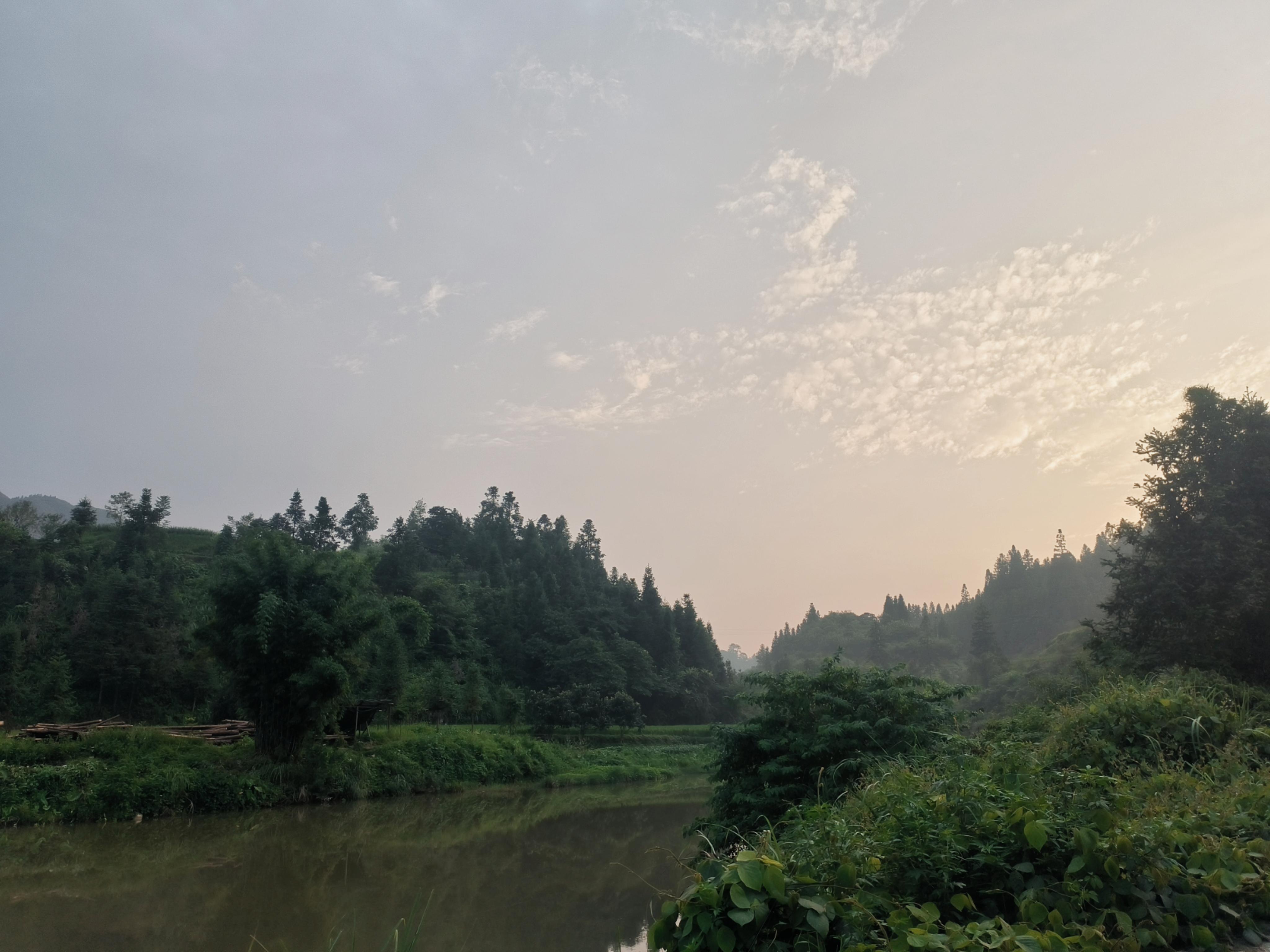 芒岭村的河。